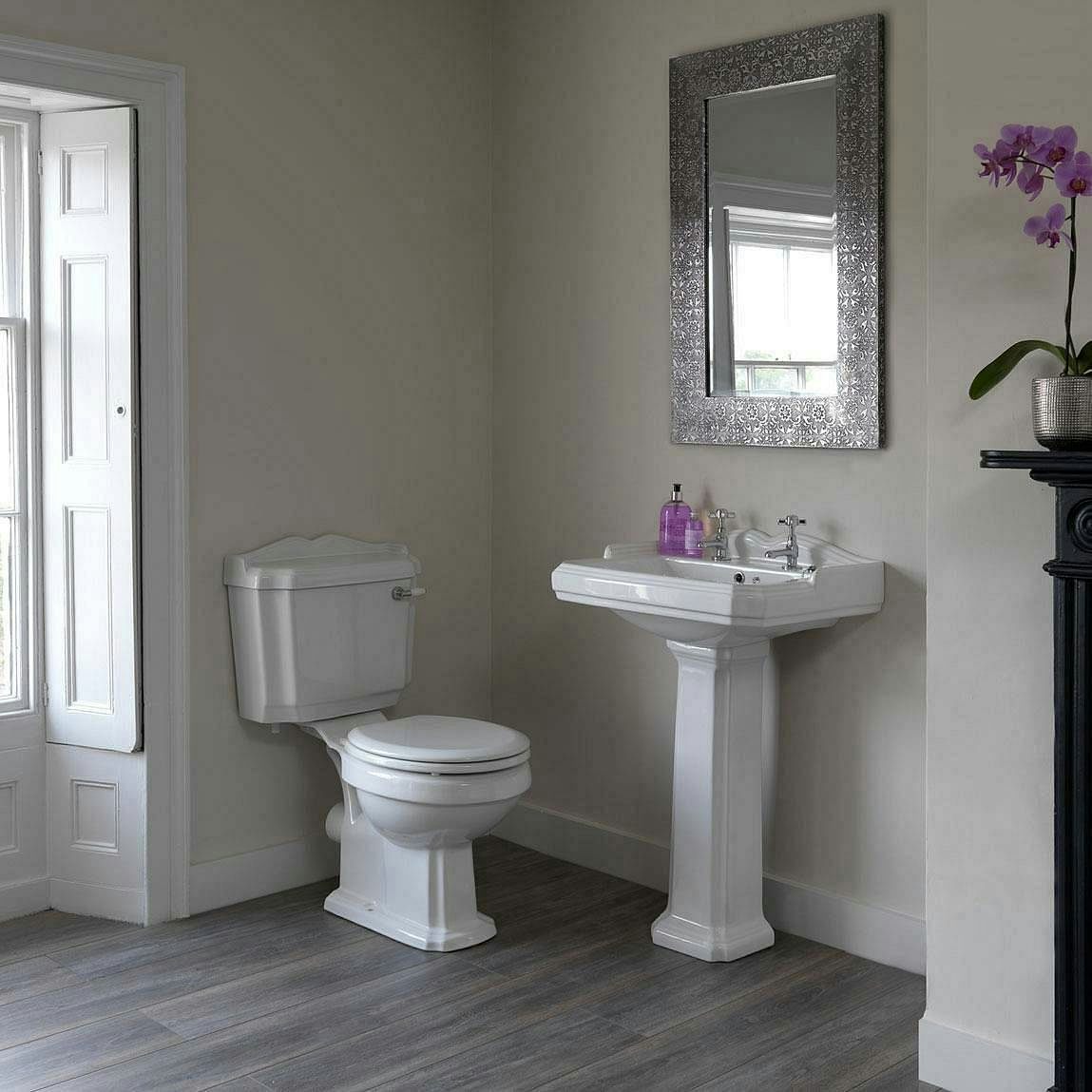Winchester Toilet and Basin Suite with White Seat