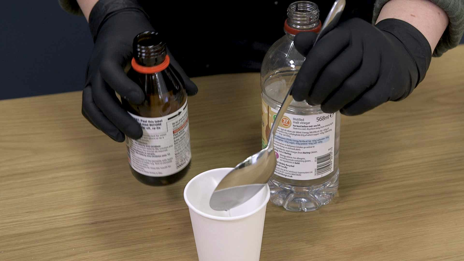 Mixing vinegar and hydrogen peroxide