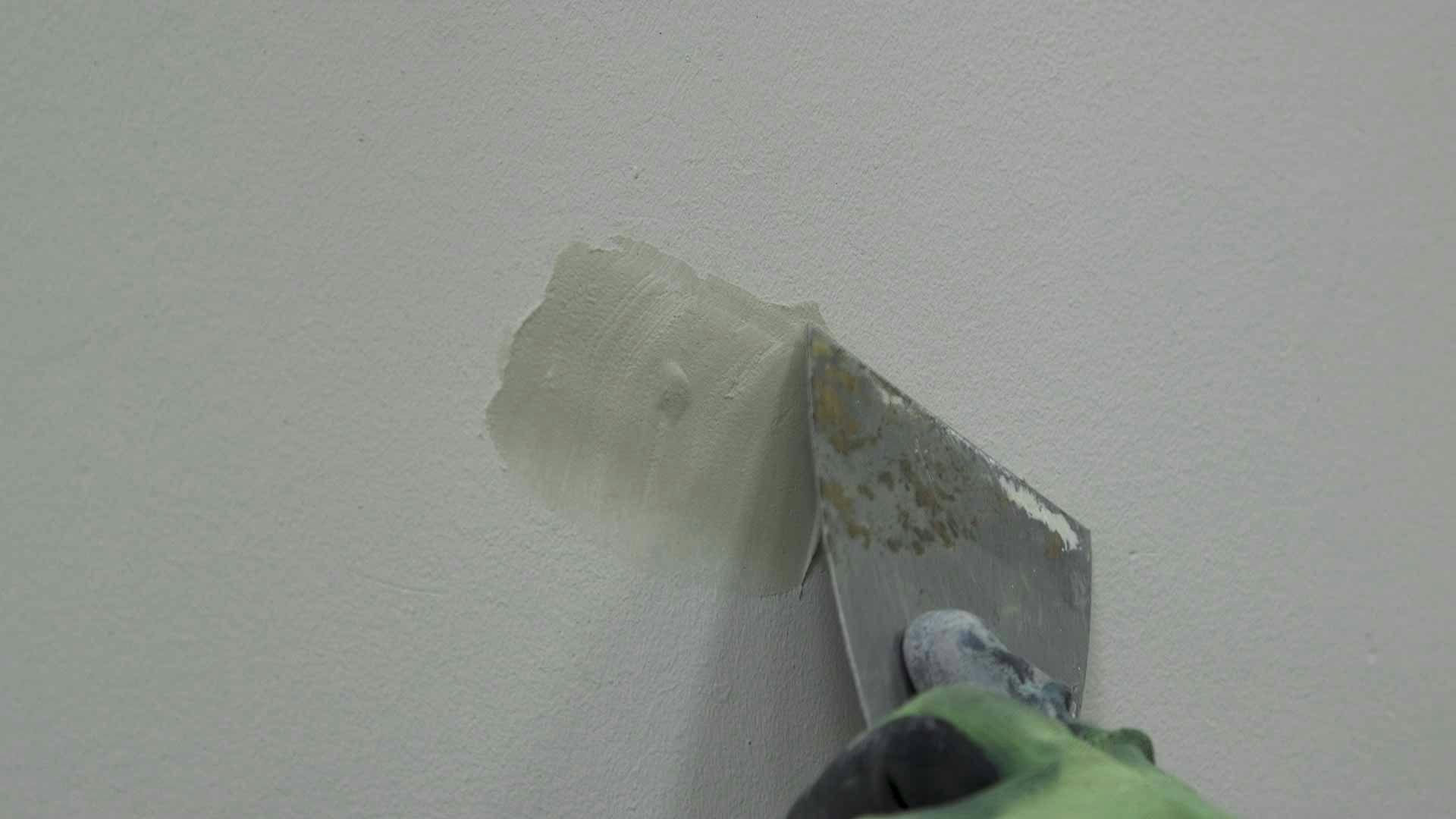 Repairing holes and cracks in your bathroom walls
