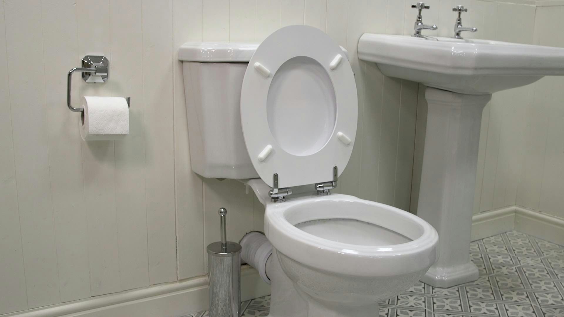 Fit the toilet seat