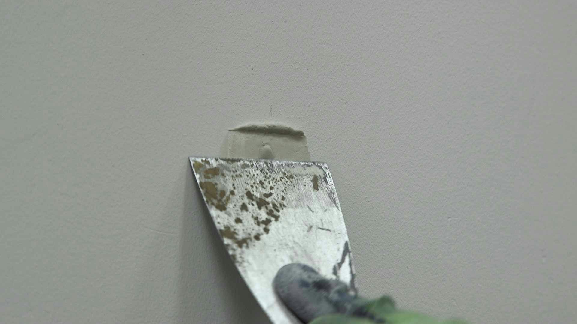 Applying filler to the crack or hole