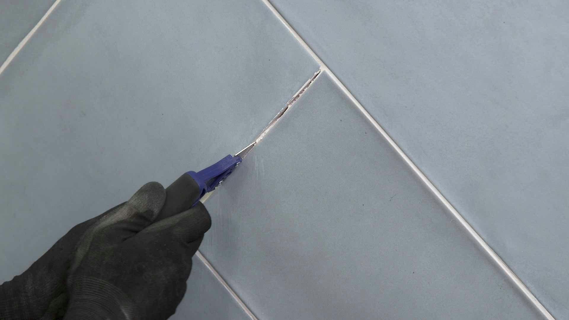 Removing old grout from between tiles