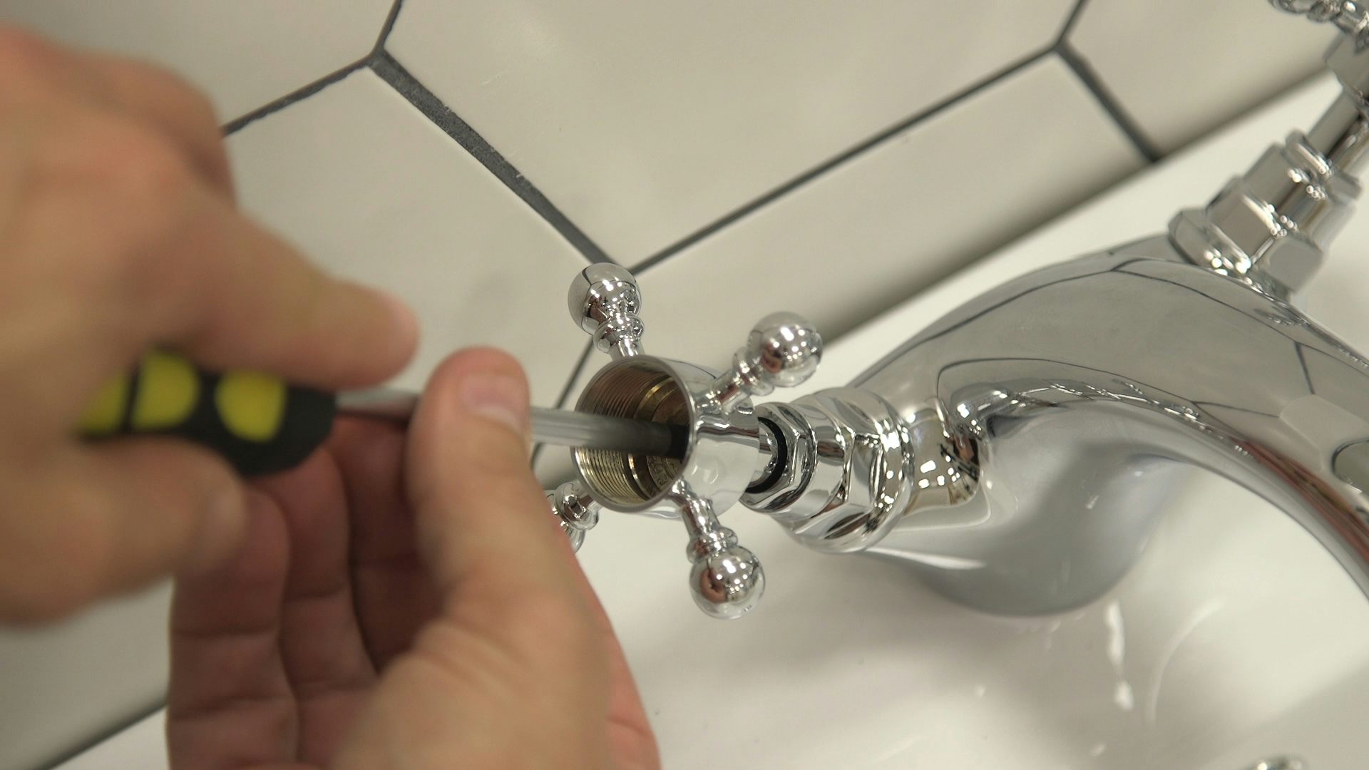 moen-monticello-faucet-handle-removal