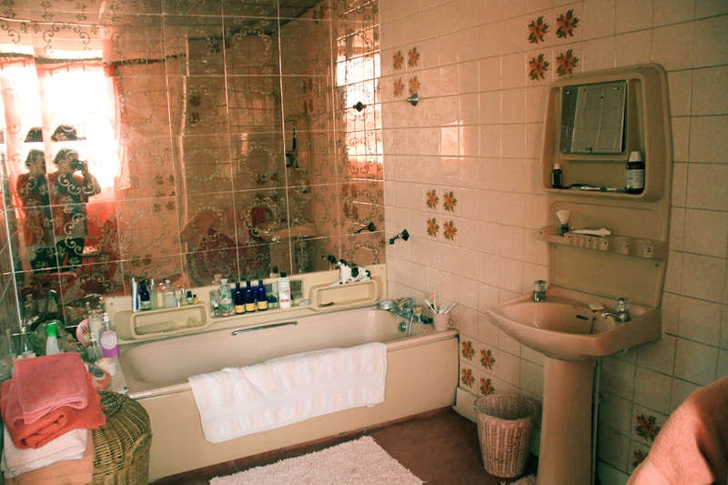 Typical 1970s bathroom