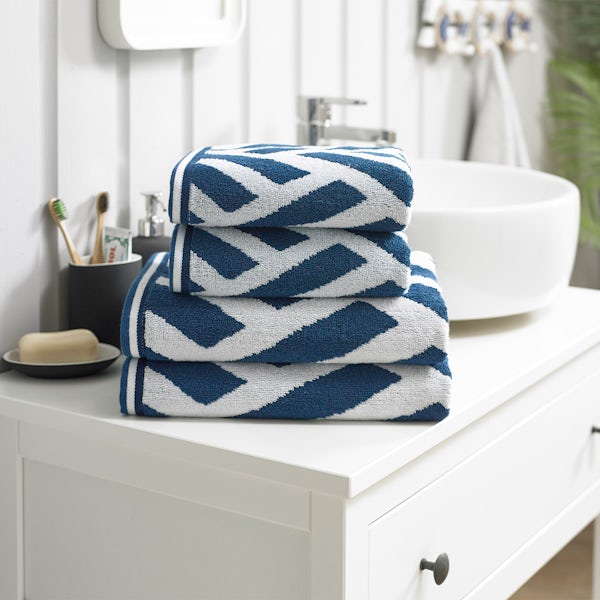 Deyongs Nice 550gsm patterned 4 piece towel bale blue