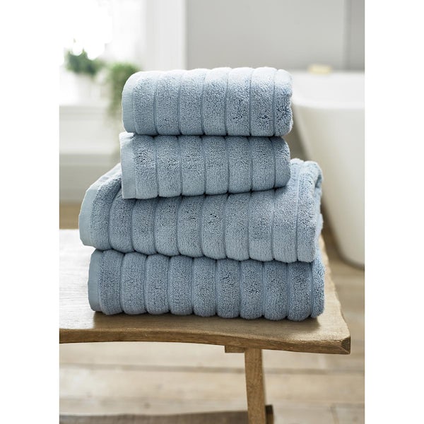 The Lyndon Company Ribbleton 700gsm BCI cotton towel bale blue