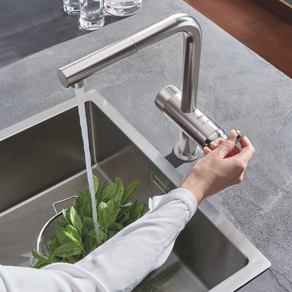traagheid Vervelen Brochure Grohe Blue Pure Minta Supersteel L shaped kitchen tap with pull-out mousser  spout | VictoriaPlum.com