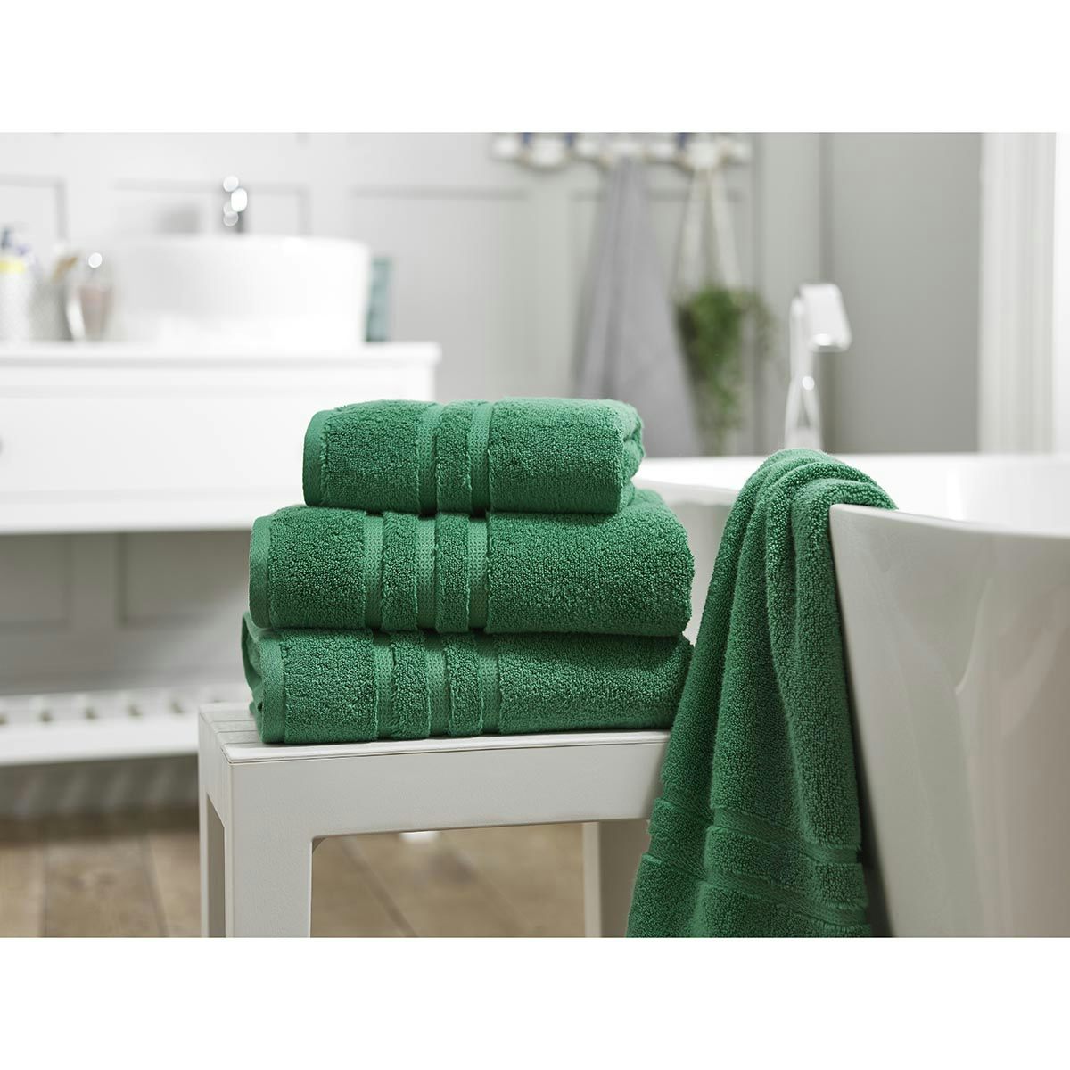 The Lyndon Company Chelsea zero twist 6 piece towel bale in bottle green