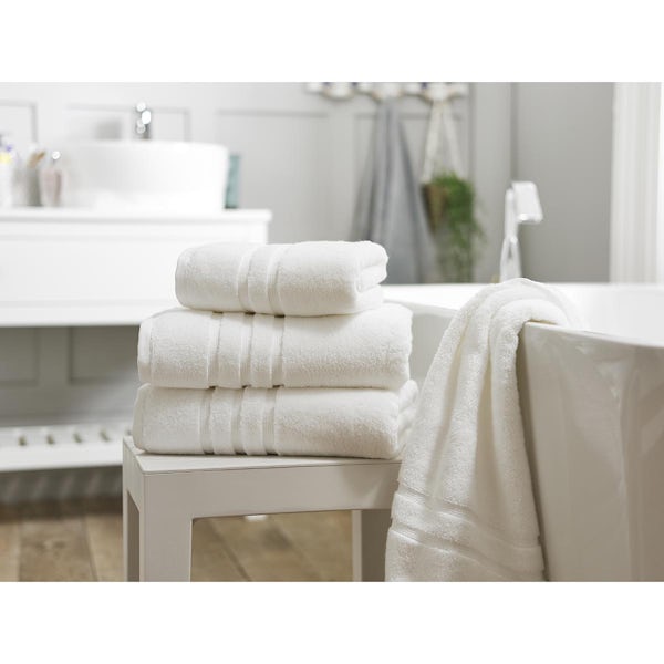 The Lyndon Company Chelsea zero twist 4 piece towel bale in white