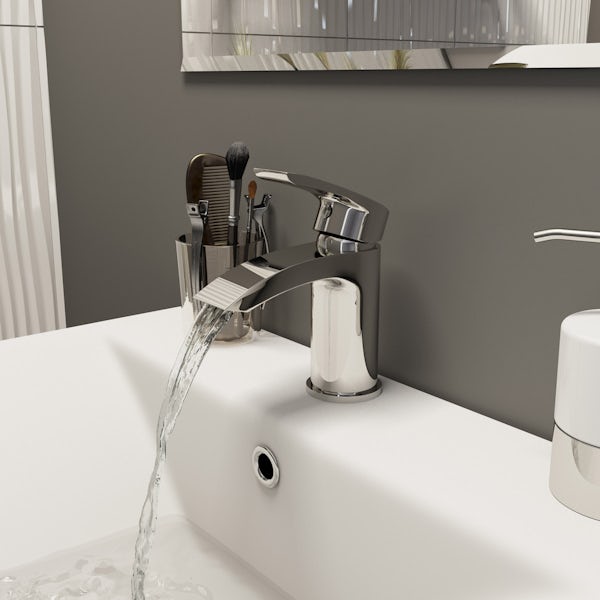 Orchard Derwent Compact ensuite suite with quadrant enclosure, tray and taps